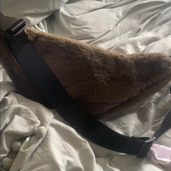 Green furry fanny pack! - Picture 3 of 3